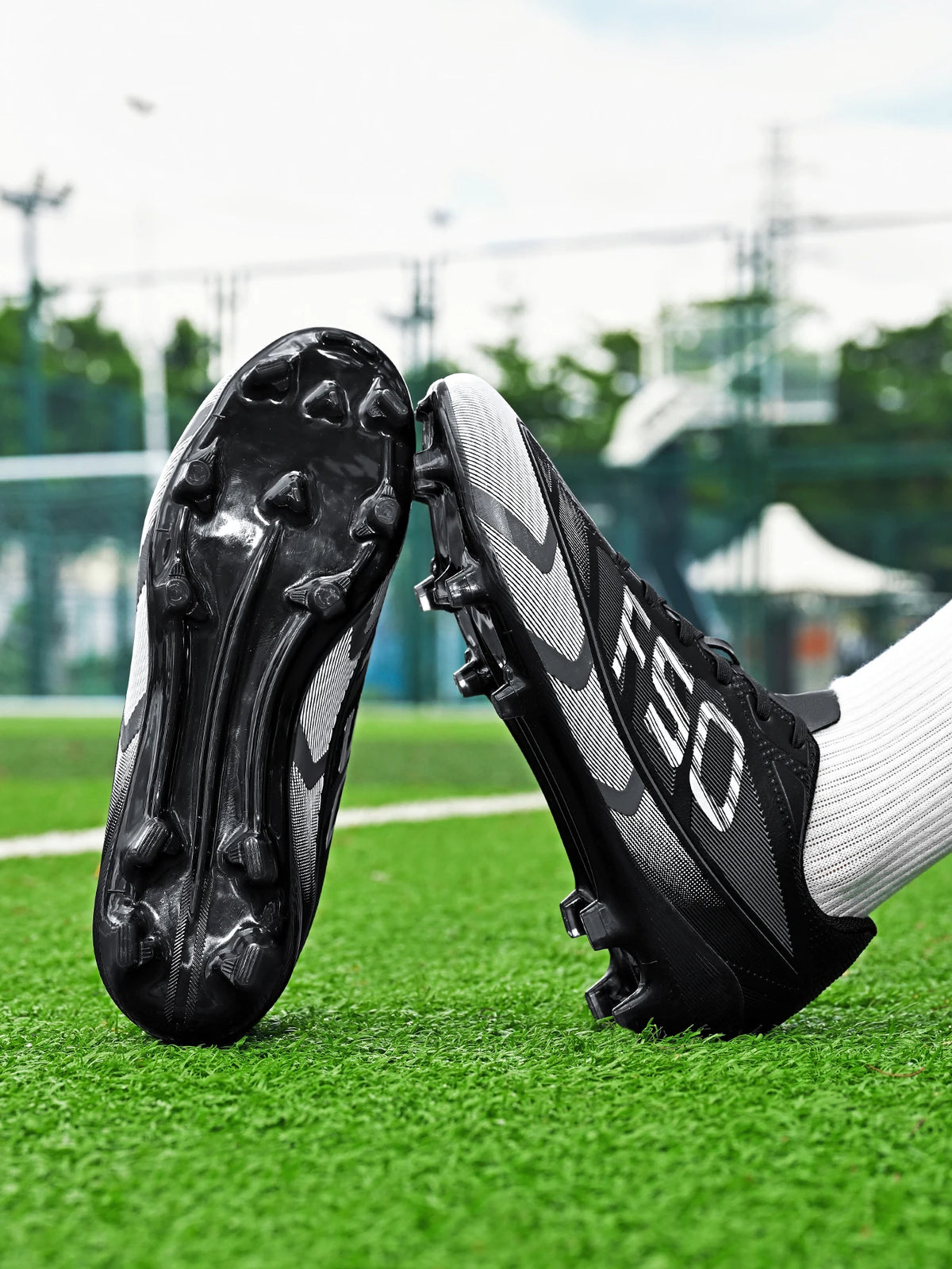 Chaussures de football pour adultes, modèle AG FG, avec crampons longs renforcés, empeigne respirante en PU, chaussures de football unisexes pour matchs sur gazon synthétique.