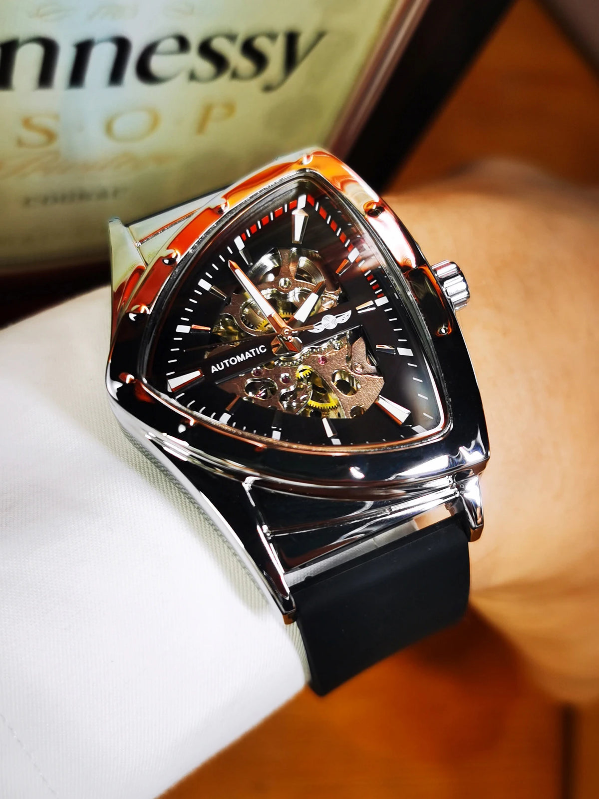 Relógio automático para homem WINNER, design esqueleto triangular, ponteiros luminescentes, bracelete em borracha, estilo militar, relógio mecânico de luxo