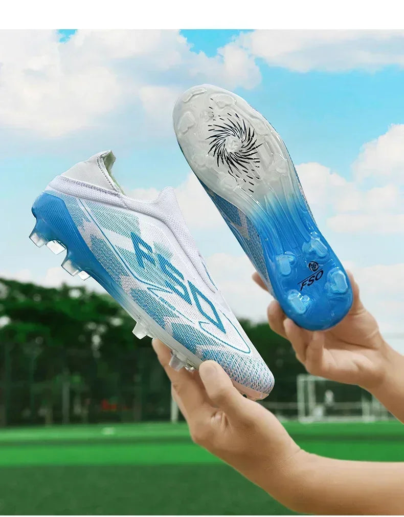 Nouvelles chaussures de football pour hommes, modèle tendance, de haute qualité, mi-hautes, légères, antidérapantes, crampons d'extérieur pour l'entraînement sur gazon.
