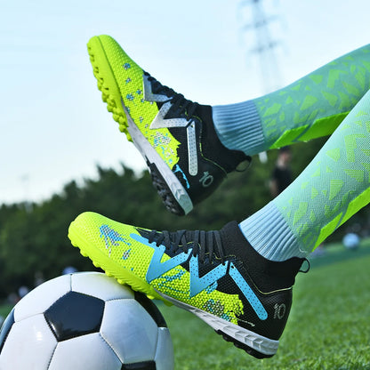 Chaussures d'entraînement unisexes Value Turf Trainers, tige en PU tissé, crampons en caoutchouc TF, antidérapantes, durables et économiques.