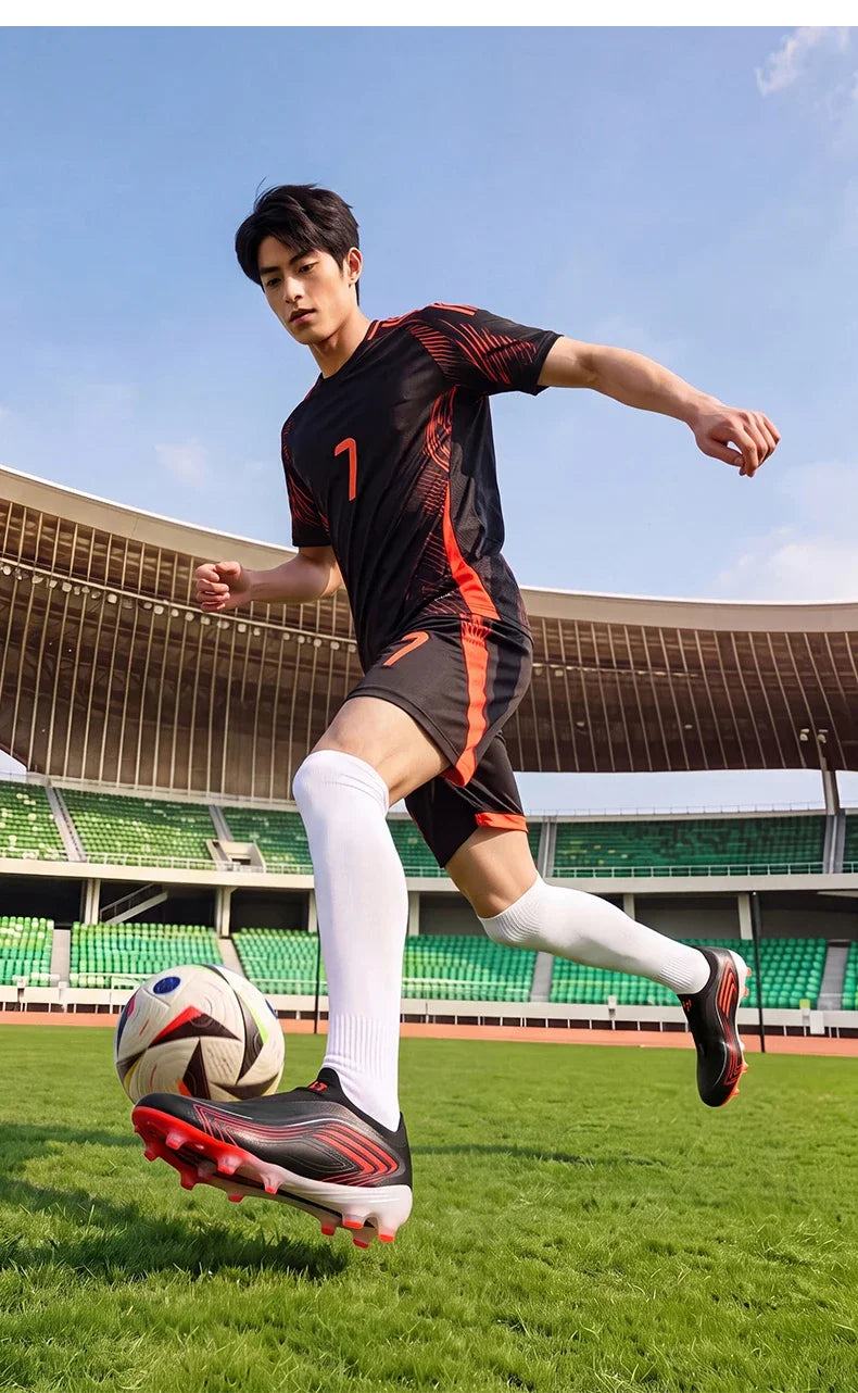 Nouvelles chaussures de football pour hommes, mi-hautes, de haute qualité, crampons pour terrain en gazon, baskets antidérapantes pour intérieur, très vendues, pour matchs en extérieur