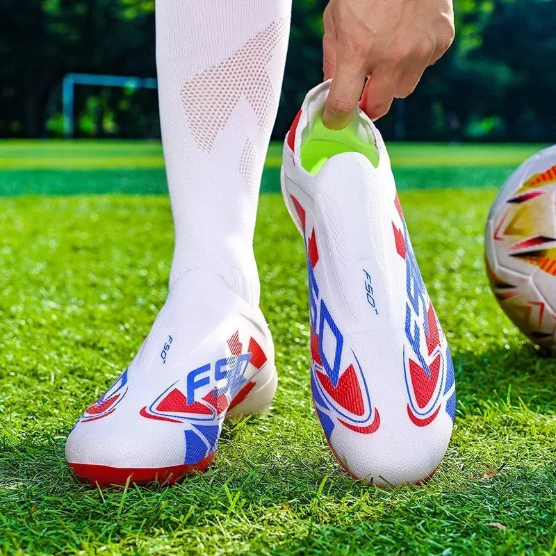 Nouvelles chaussures de football pour hommes, modèle tendance, de haute qualité, mi-hautes, légères, antidérapantes, crampons d'extérieur pour l'entraînement sur gazon.