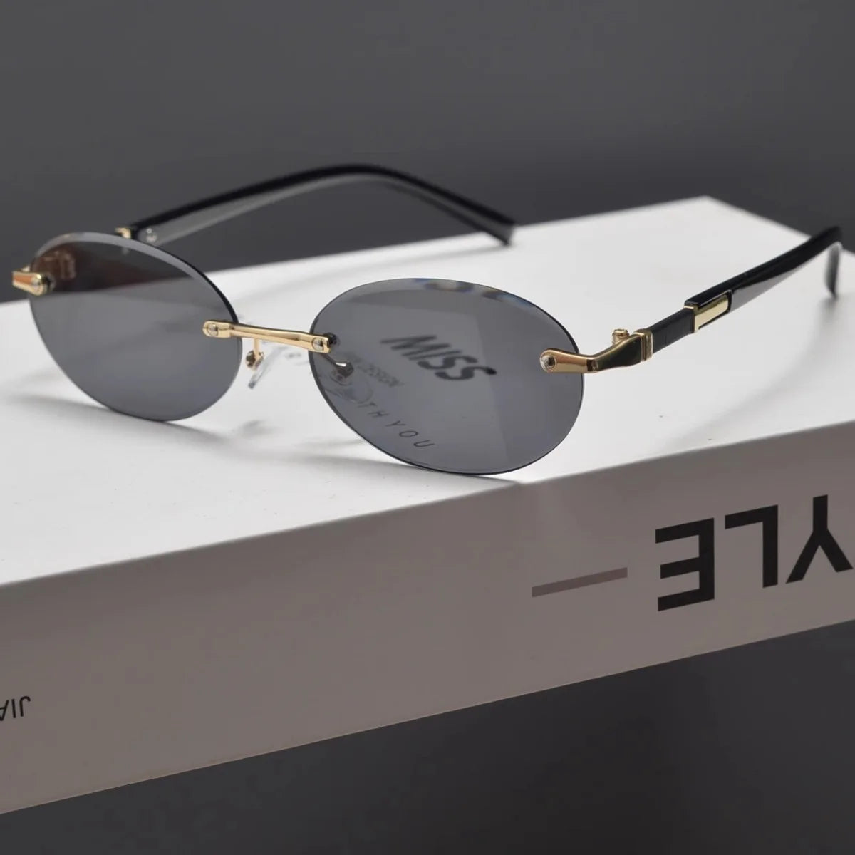 New Rimless Sunglasses Oval Fashion Popular Women Men Shades Small Ellipse Sun Glasses for Female Male Party Traveling Glasses