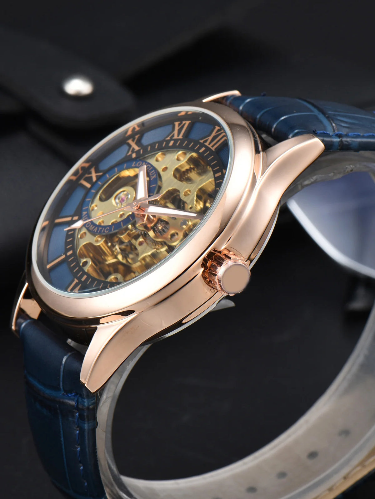 Relógio automático para homem, estilo de luxo, mostrador com algarismos romanos, mecanismo visível (esqueleto), resistente à água, ponteiros luminescentes, bracelete em pele – Uma escolha ideal para oferecer como presente.