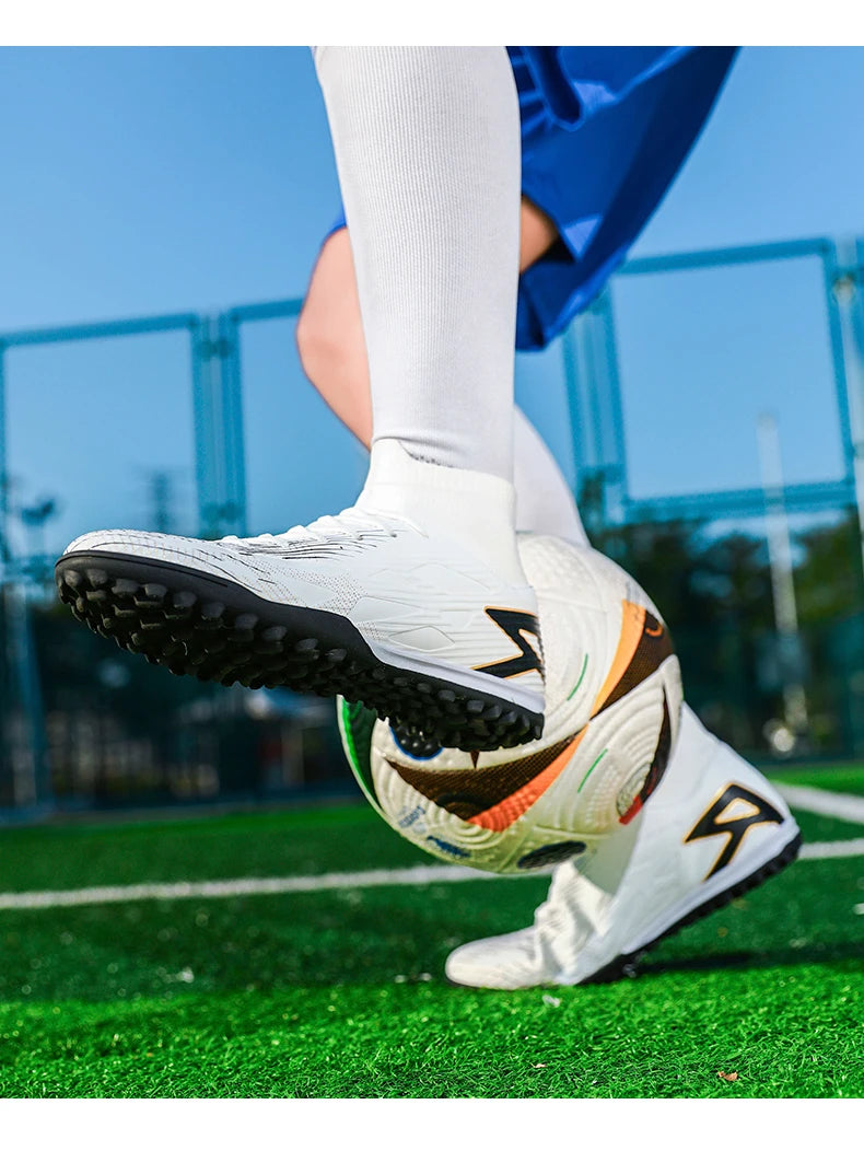 Nouvelles chaussures de football pour hommes, chaussures de football montantes, baskets d'extérieur antidérapantes, crampons de haute qualité pour futsal, intérieur et gazon, meilleures ventes