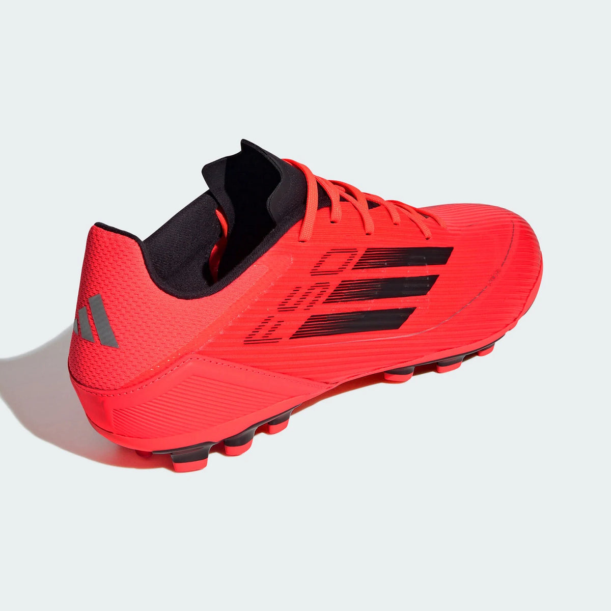 Chaussures de football Adidas authentiques F50 LEAGUE, modèle IF1329, pour hommes et femmes, conçues pour résister à l’usure lors de la pratique de sports.