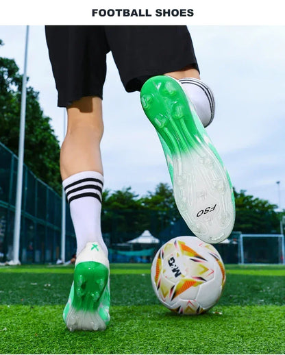 Nouvelles chaussures de football pour hommes, crampons de haute qualité, bottes de football pour terrain en herbe, idéales pour les matchs en extérieur, baskets légères mi-hautes, très vendues, antidérapantes, pour l'e
