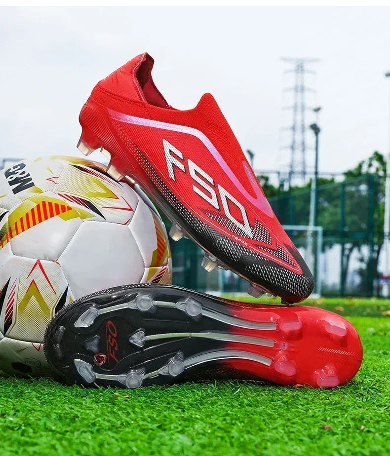 Nouvelles chaussures de football pour hommes, modèle tendance, de haute qualité, mi-hautes, légères, antidérapantes, crampons d'extérieur pour l'entraînement sur gazon.