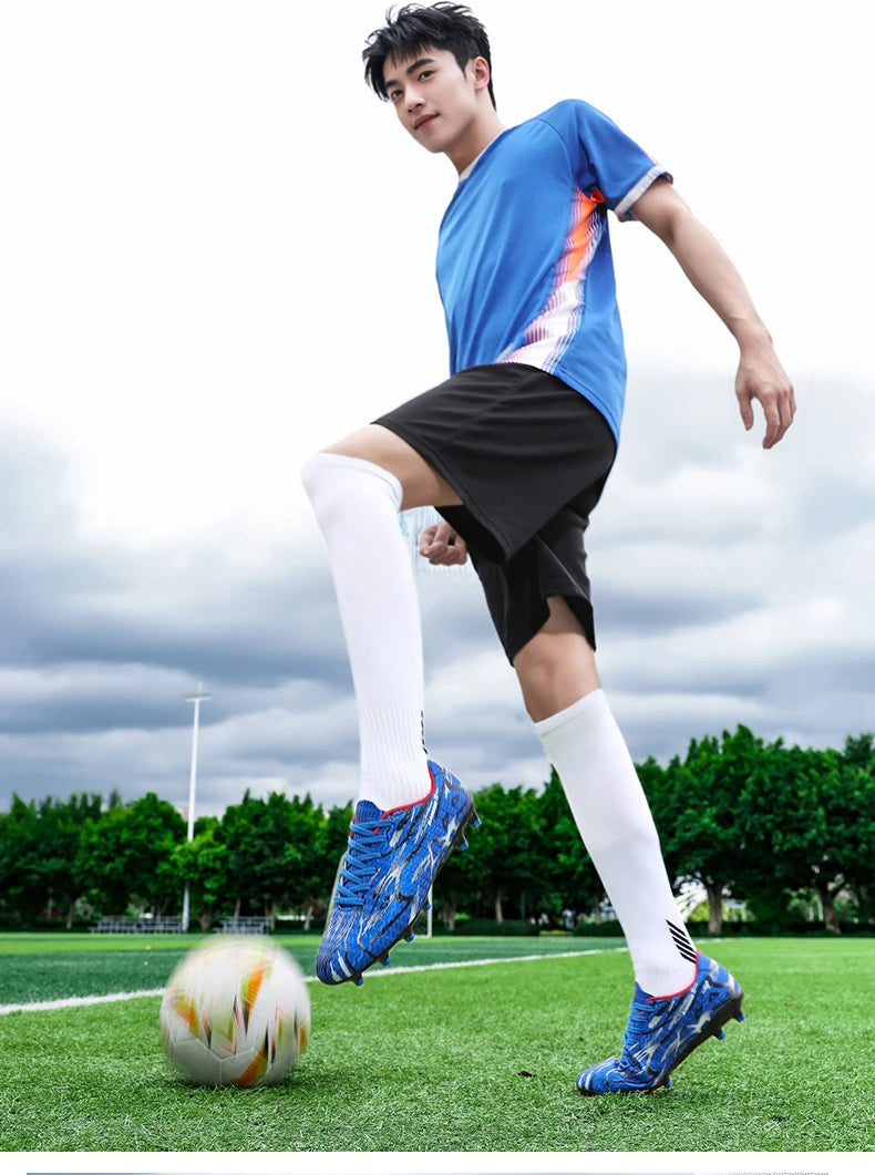 Nouvelles chaussures de football professionnelles pour hommes, chaussures de football antidérapantes, unisexes, respirantes, chaussures de futsal, nouvelles chaussures à crampons, livraison directe, ultralégères