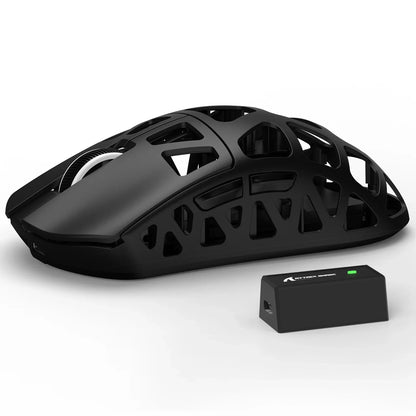 Gaming miška ATTACK SHARK R3 iz magnezijeve zlitine 8K SUPERLIGHT 8000Hz, 6 nastavljivih stopenj DPI do 26000, PAW3395, BT/2.4G brezžična/žična