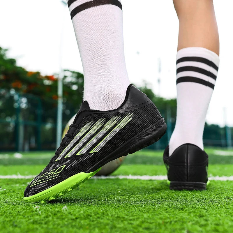 Chaussures de football pour hommes FG/AG pour terrain ferme, légères, à lacets, antidérapantes, professionnelles, pour adultes, pour la compétition en extérieur.