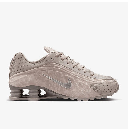 Оригинални дамски ниски маратонки за бягане с омекотяване Nike Shox R4 HV0934-001