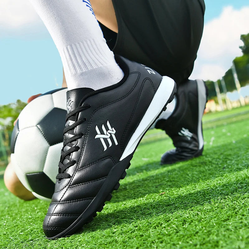 Nouveaux hommes haute cheville en plein air ultraléger bottes de Football chaussures de Football intérieur de haute qualité chaussures de sport antidérapantes Futsal antidérapant