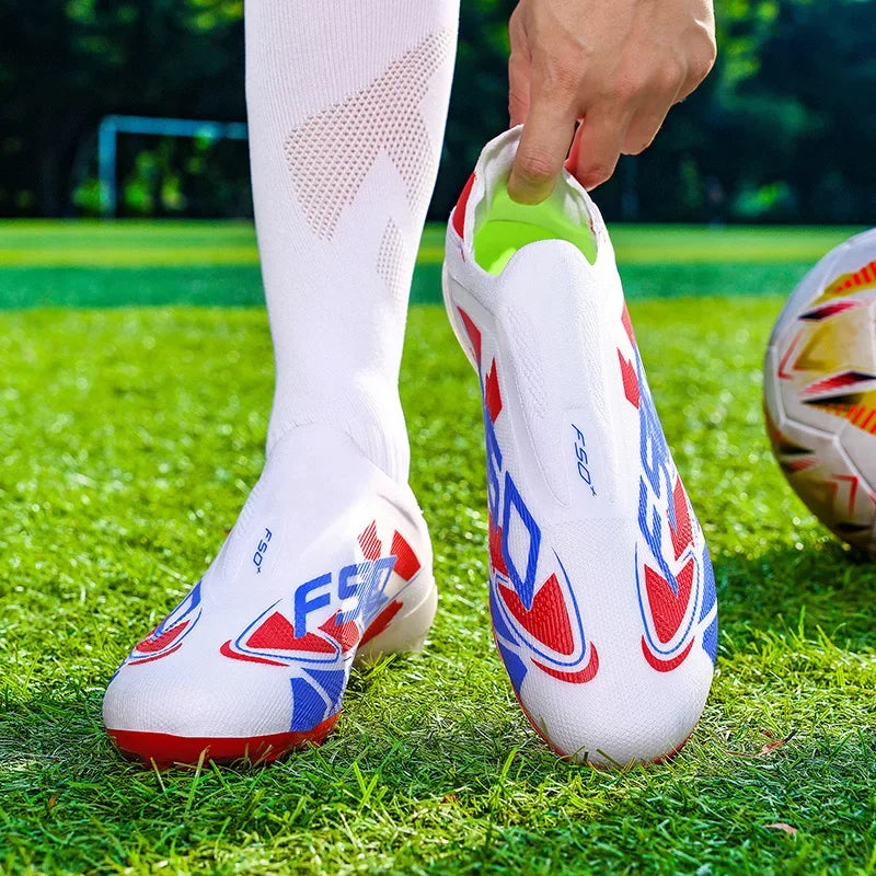Nouvelles chaussures de football pour hommes, crampons de haute qualité, bottes de football pour terrain en herbe, idéales pour les matchs en extérieur, baskets légères mi-hautes, très vendues, antidérapantes, pour l'e
