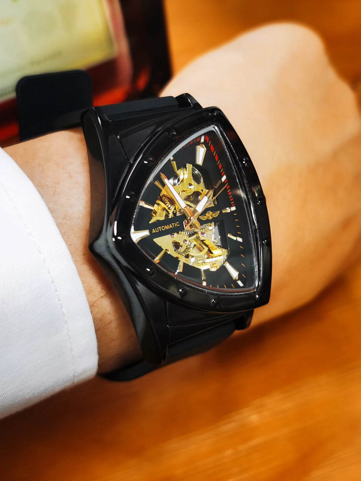 Relógio automático para homem WINNER, design esqueleto triangular, ponteiros luminescentes, bracelete em borracha, estilo militar, relógio mecânico de luxo