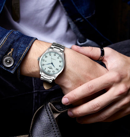 Relógio clássico para homem – Estilo retro com calendário e ponteiros azuis, movimento mecânico automático, marca de prestígio, caixa em aço e bracelete em pele