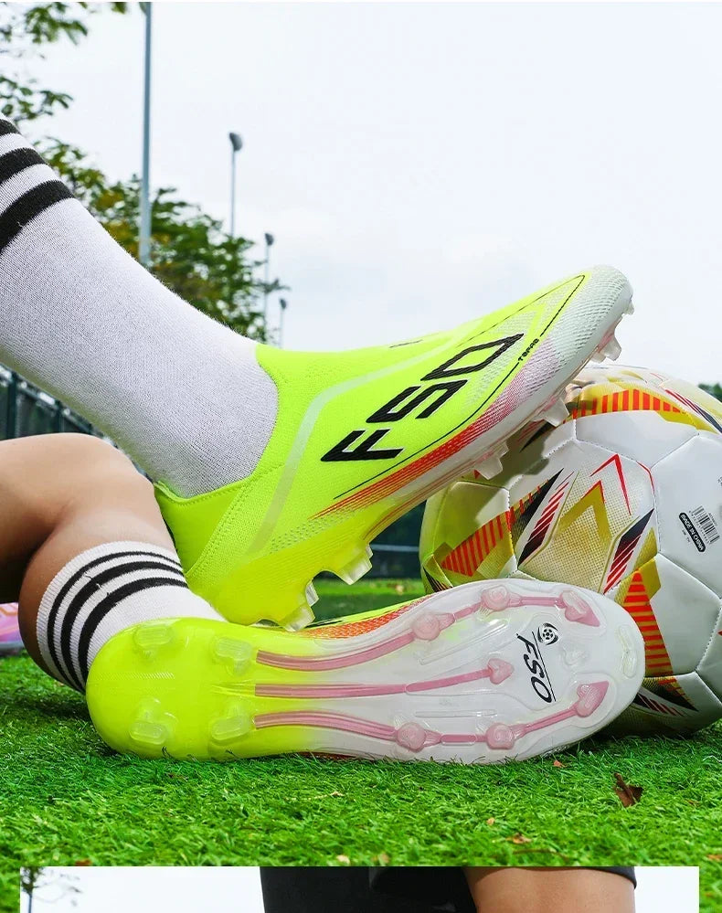 Nouvelles chaussures de football pour hommes, crampons de haute qualité, bottes de football pour terrain en herbe, idéales pour les matchs en extérieur, baskets légères mi-hautes, très vendues, antidérapantes, pour l'e