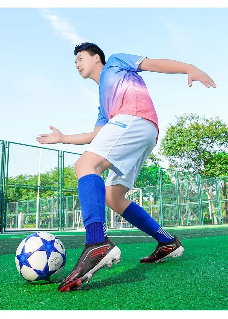 Nouvelles chaussures de football pour hommes, baskets de futsal très populaires, chaussures de football pour matchs sur gazon, entraînement, chaussures de football de haute qualité, crampons antidérapants, pour intérieur