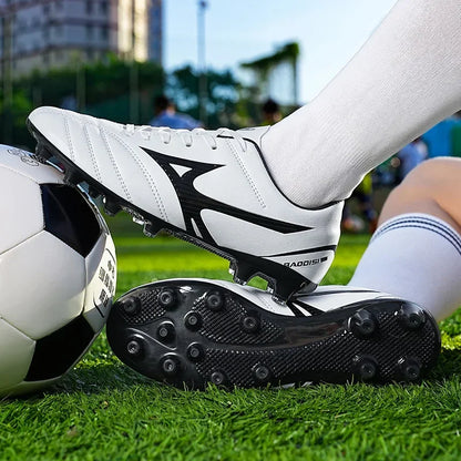 Nouvelles chaussures de football pour hommes, chaussures de football d'intérieur pour adultes, crampons de football antidérapants, crampons de sport ultralégers, crampons de futsal, entraînement sur gazon, confortables.