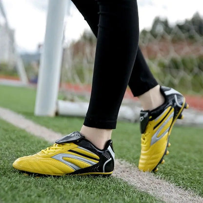 Hommes Football bottes de Football athlétique enfants chaussures de Football nouveau cuir haut mâle crampons formation Football baskets Sport