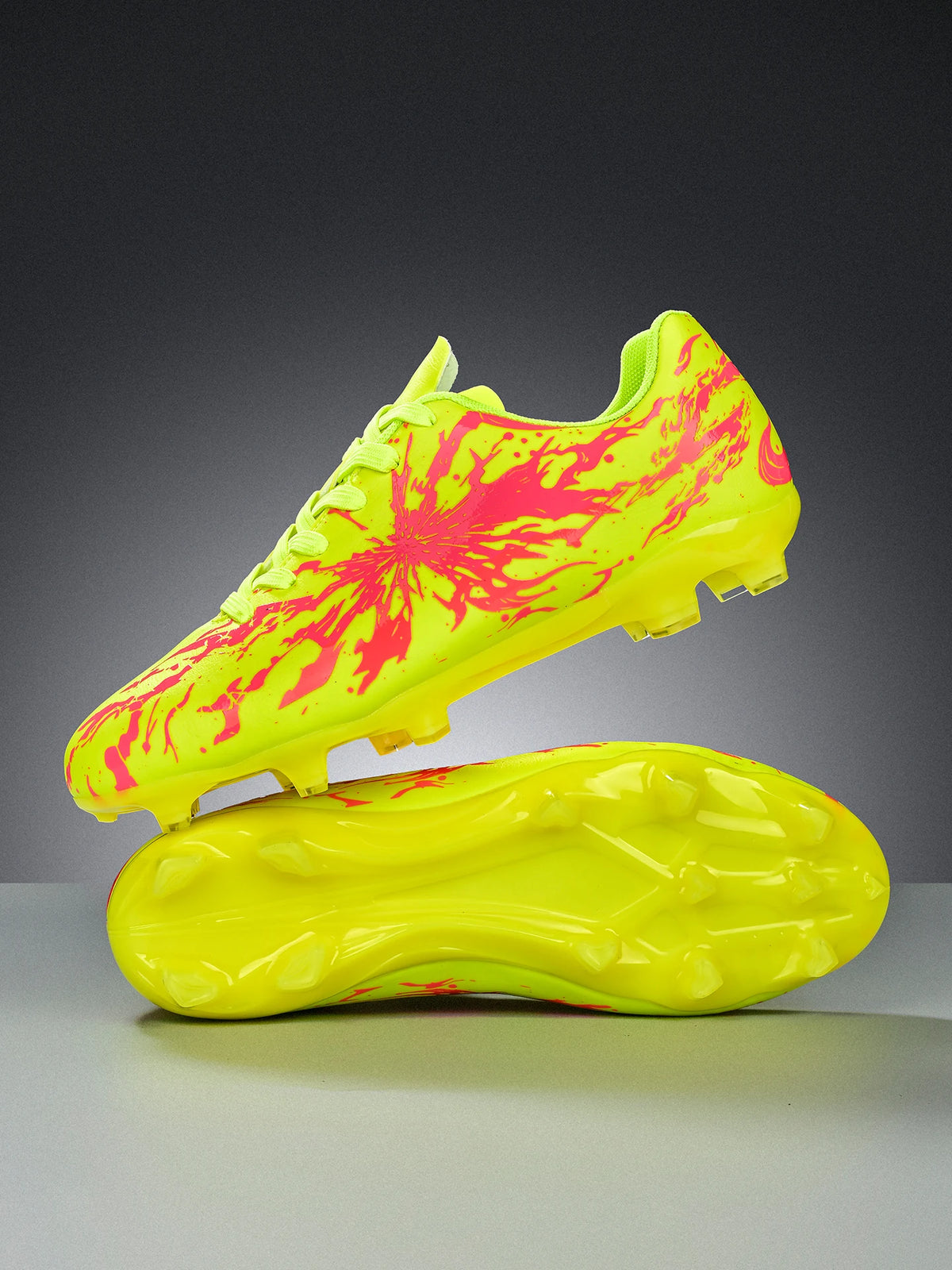Chaussures de football pour hommes, modèle AG FG, tige en tricot ultra-léger, soutien stable de la voûte plantaire, idéales pour les entraînements prolongés sur terrain de gazon extérieur.